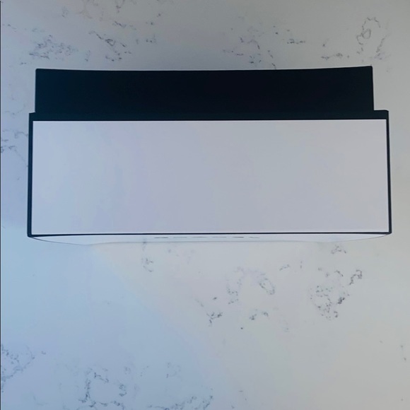 CHANEL Medium Size Square Gift Box - Picture 5 of 6